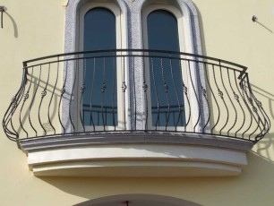 Balcone lavorato in ferro battuto